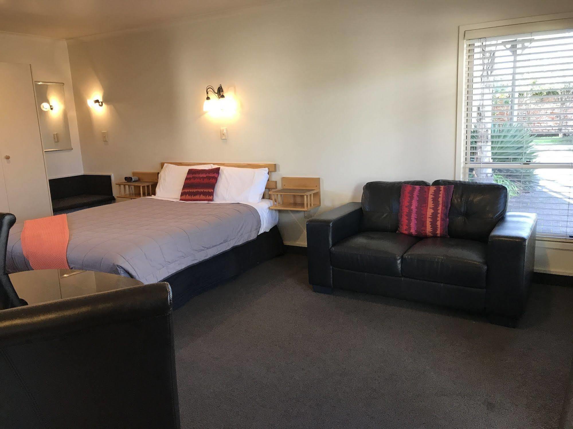 Pacific Harbour Motor Inn 4*